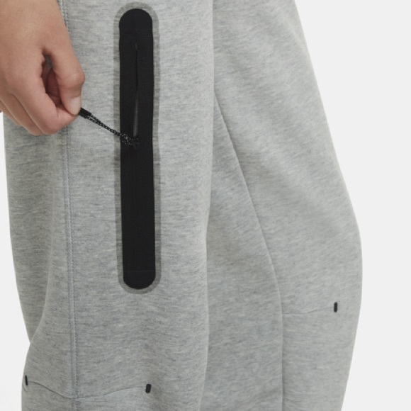 Nike NSW Tech Full-Zip Hoodie and Joggers Set - Picture 4 of 8